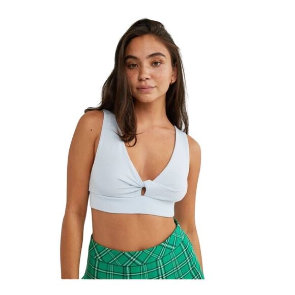 Aritzia Sunday Best Elena Tank Soft Cropped Twist-Front Black, size M - Picture 3 of 8